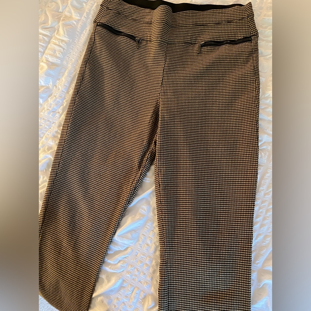 Candies pull on dress pants. Size M